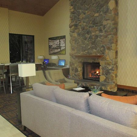 Crossroads Hotel & Event Center Fort Dodge Buitenkant foto