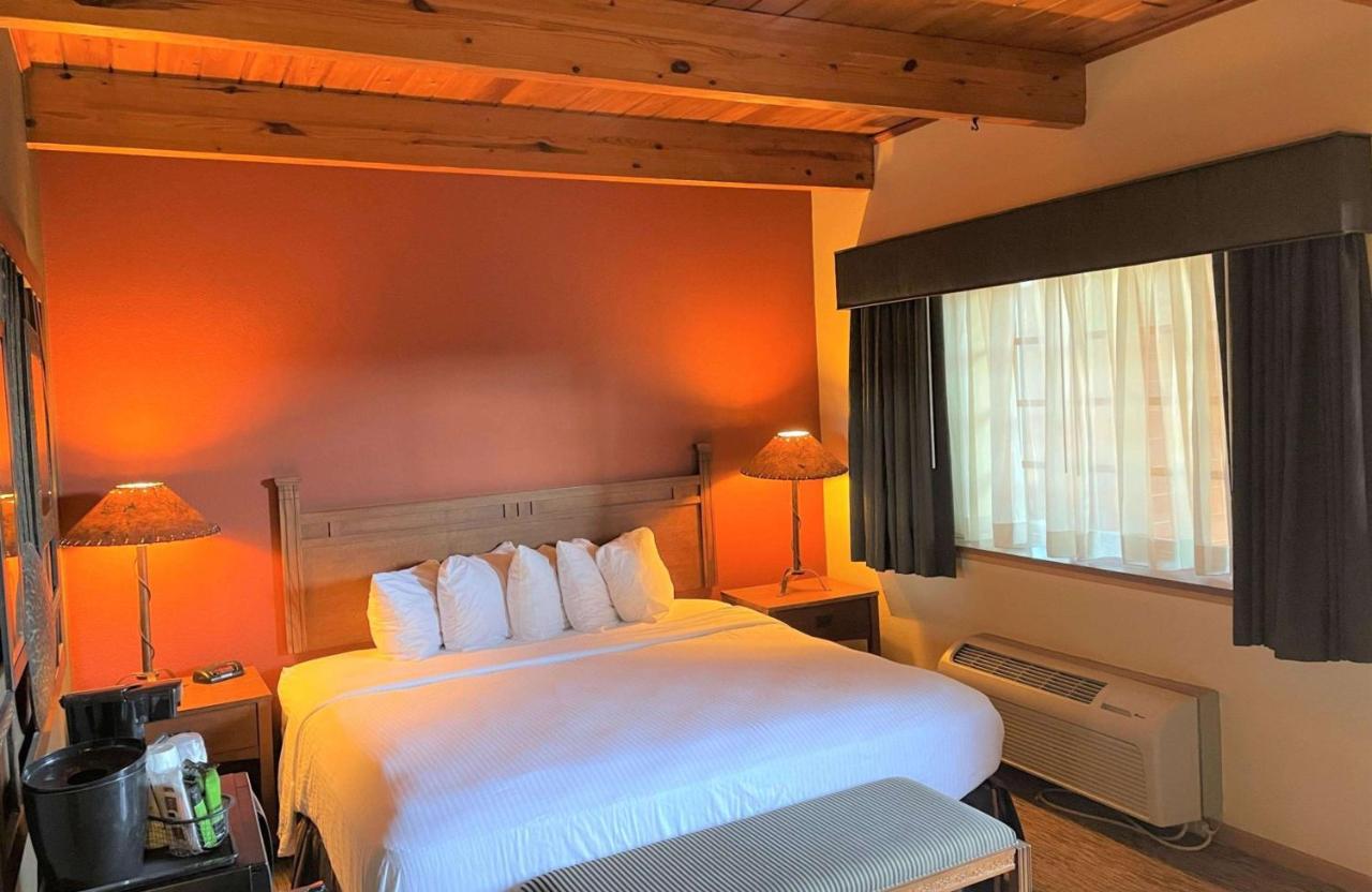 Crossroads Hotel & Event Center Fort Dodge Buitenkant foto