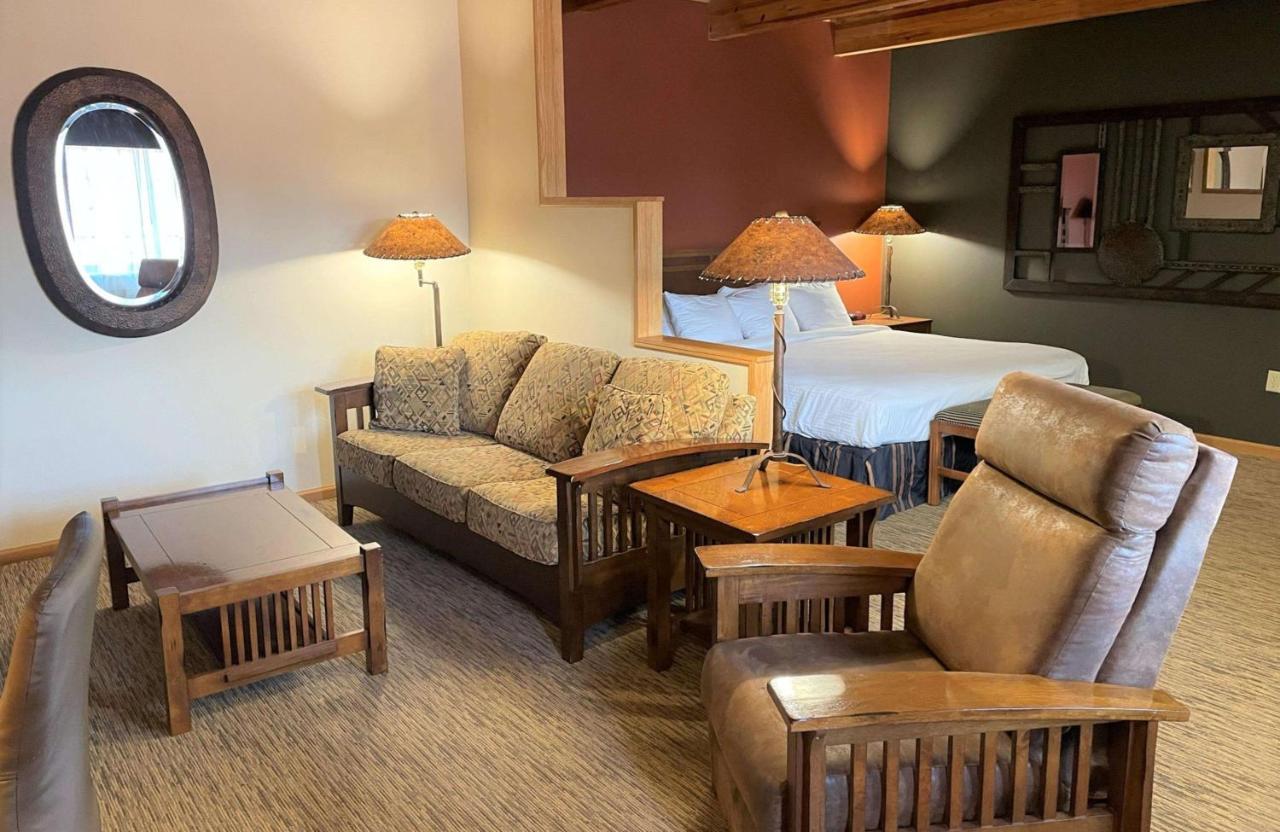 Crossroads Hotel & Event Center Fort Dodge Buitenkant foto