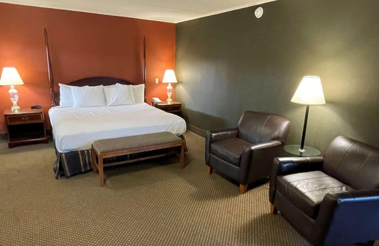 Crossroads Hotel & Event Center Fort Dodge Buitenkant foto