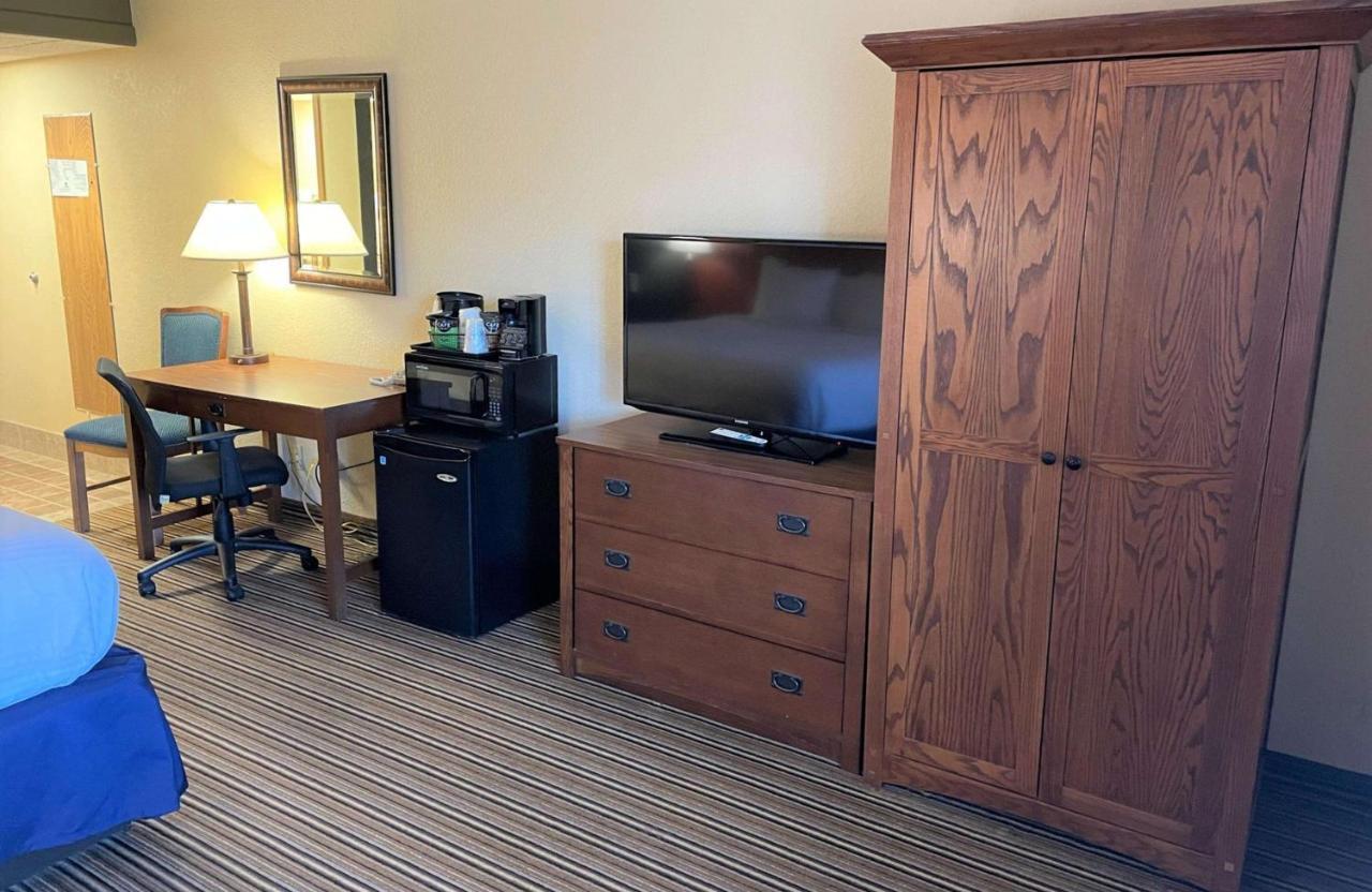 Crossroads Hotel & Event Center Fort Dodge Buitenkant foto