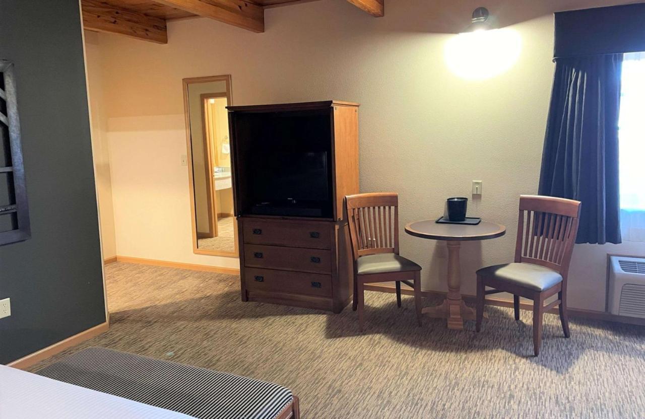 Crossroads Hotel & Event Center Fort Dodge Buitenkant foto