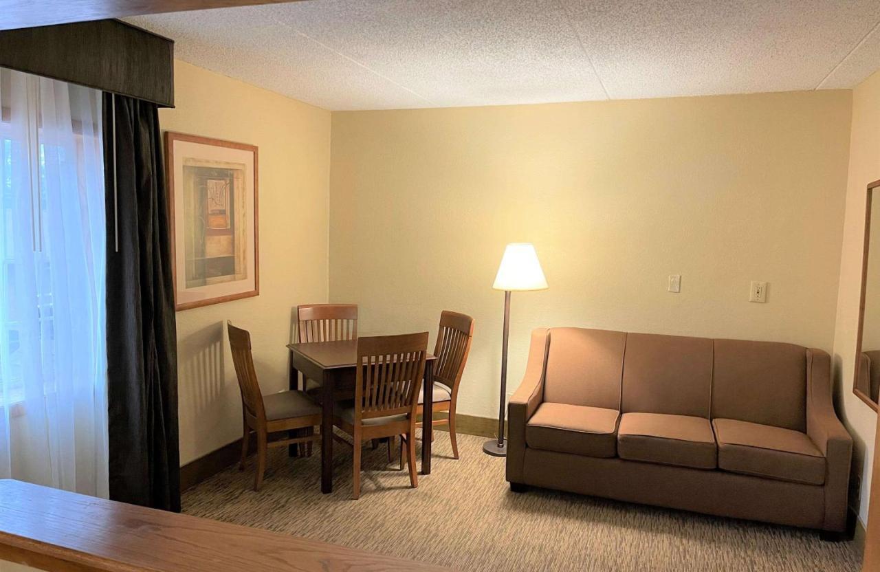 Crossroads Hotel & Event Center Fort Dodge Buitenkant foto
