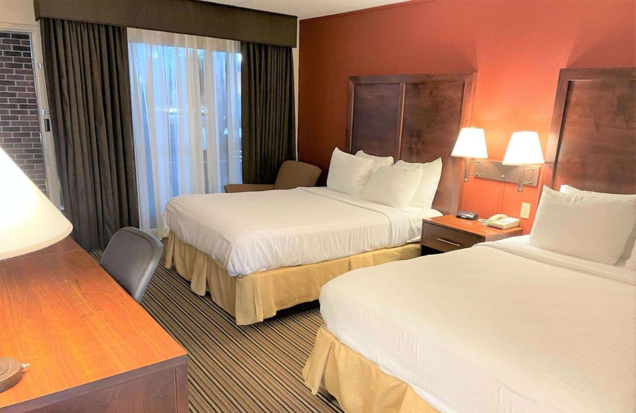 Crossroads Hotel & Event Center Fort Dodge Buitenkant foto