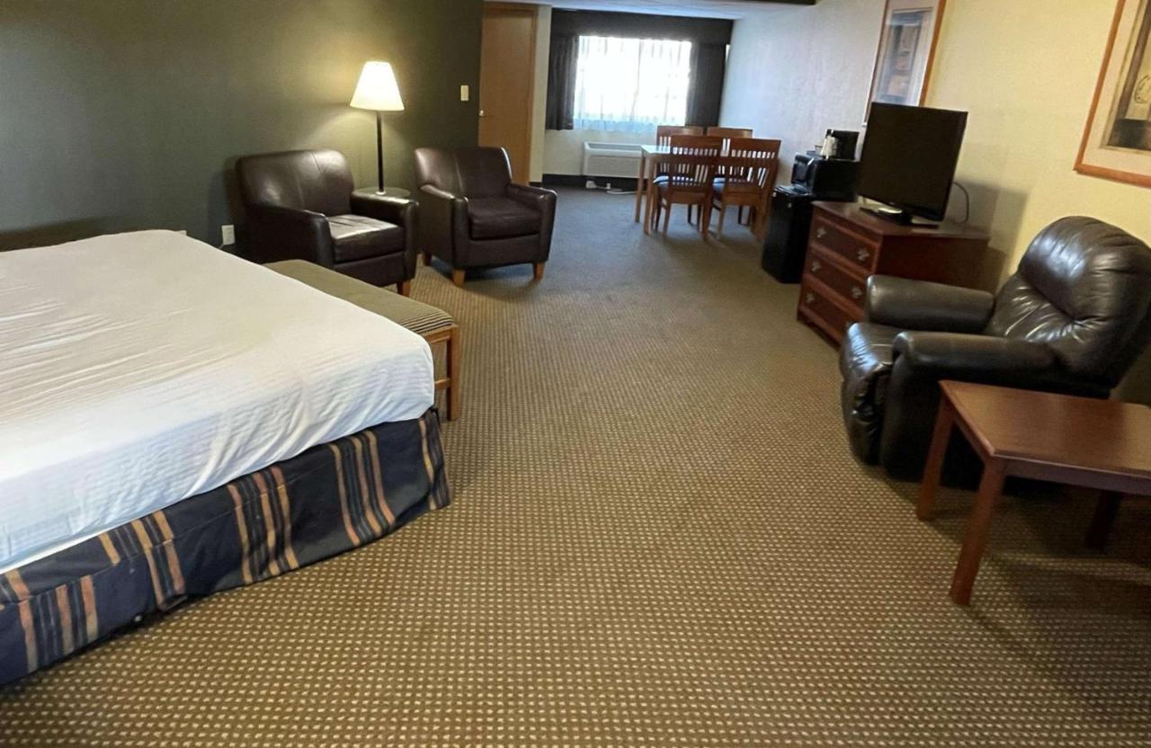 Crossroads Hotel & Event Center Fort Dodge Buitenkant foto
