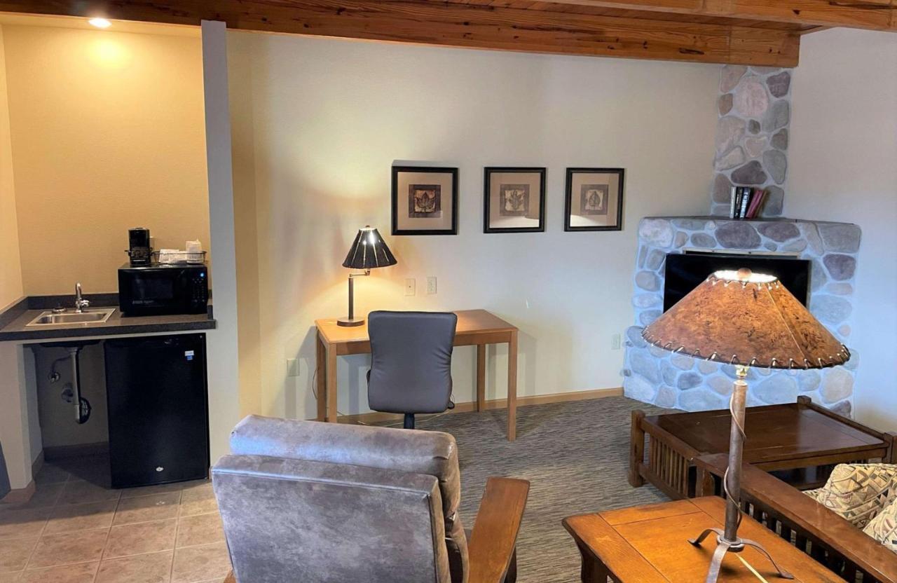 Crossroads Hotel & Event Center Fort Dodge Buitenkant foto