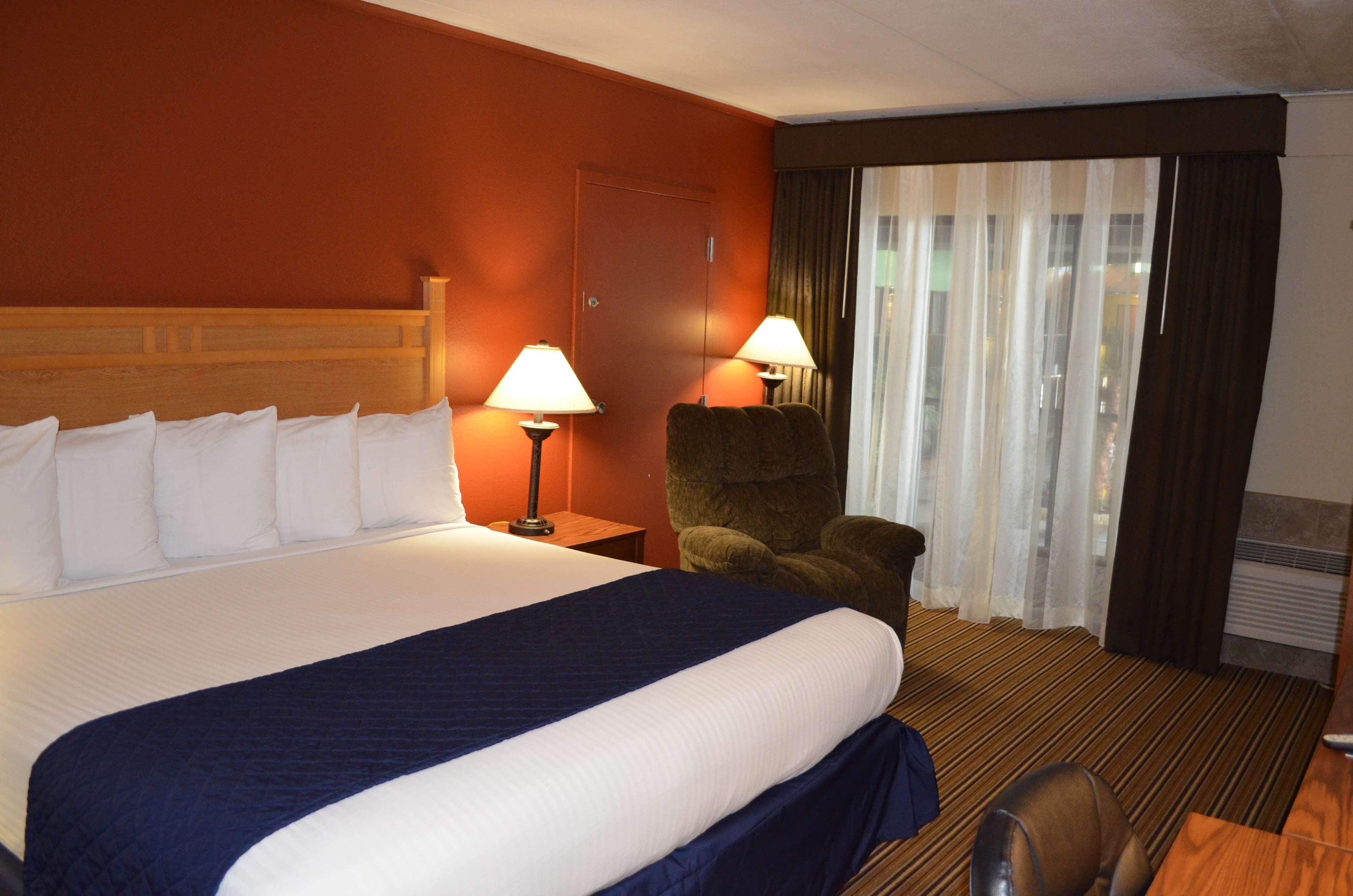 Crossroads Hotel & Event Center Fort Dodge Buitenkant foto
