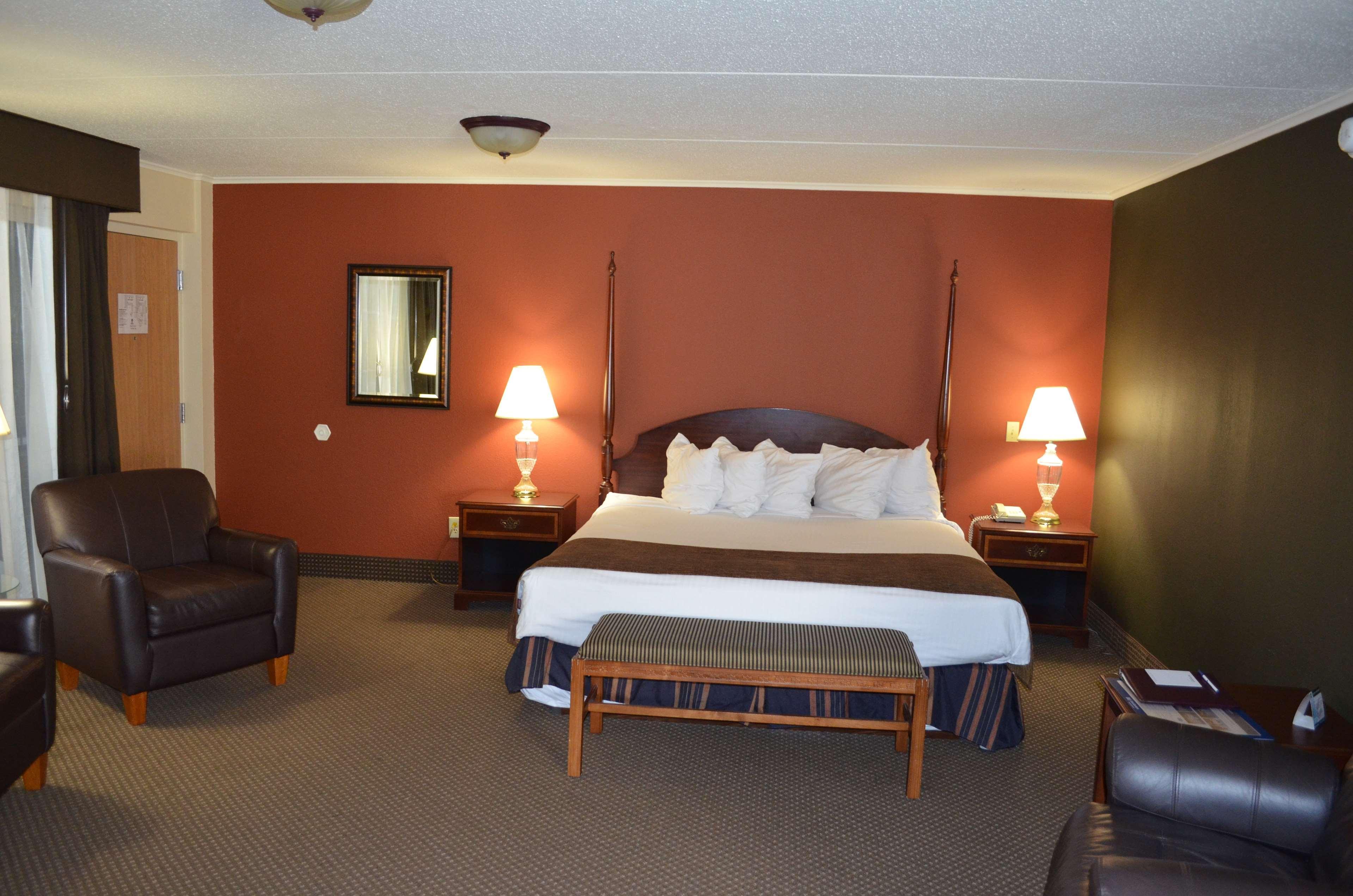 Crossroads Hotel & Event Center Fort Dodge Buitenkant foto