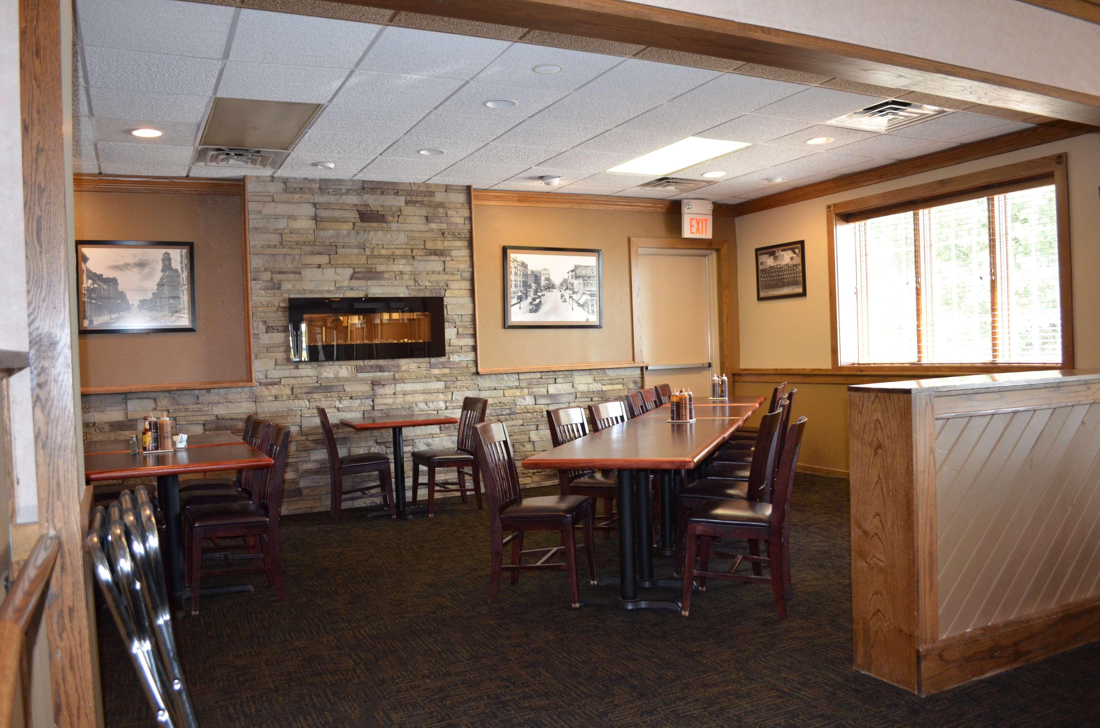 Crossroads Hotel & Event Center Fort Dodge Buitenkant foto