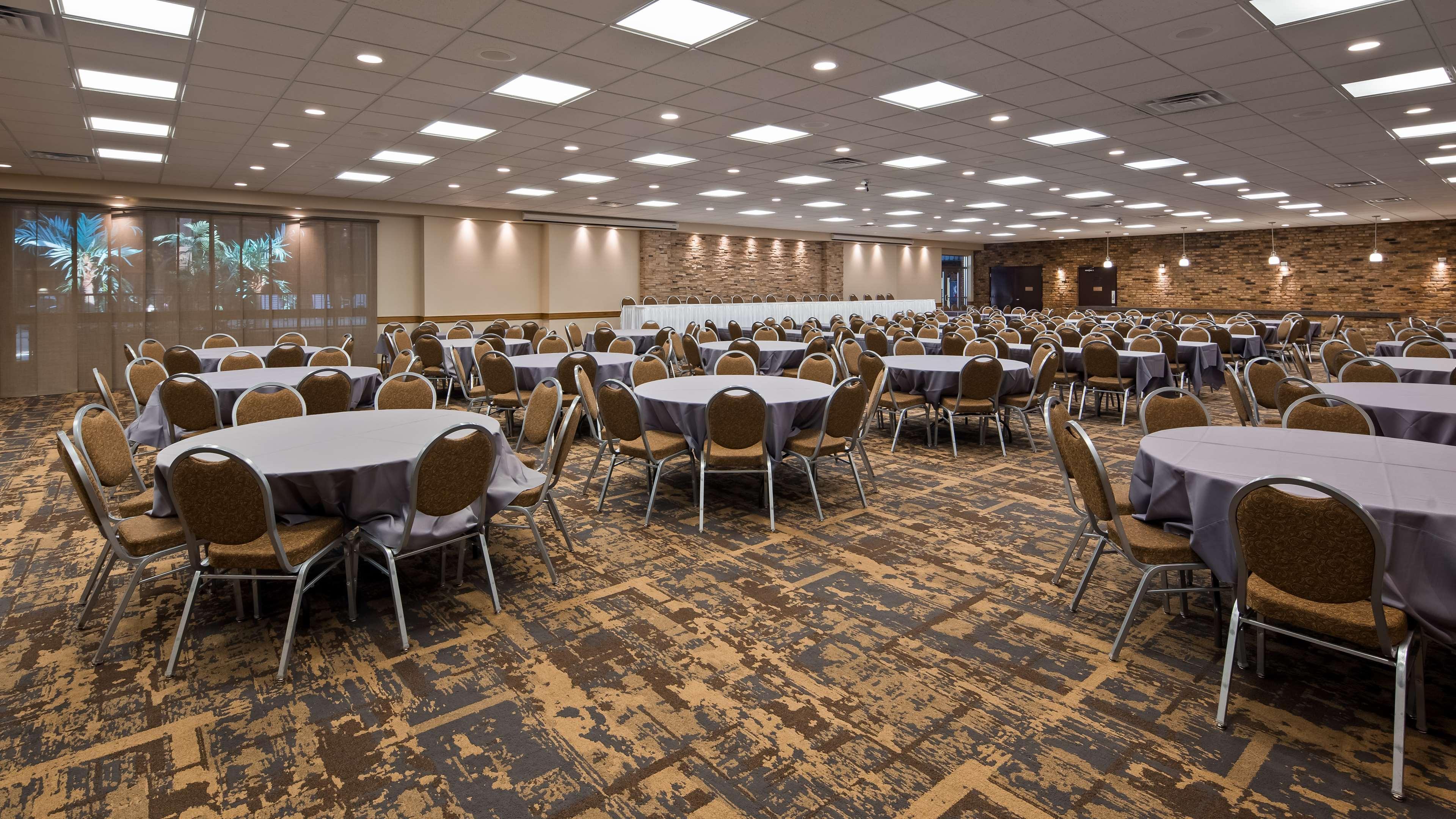 Crossroads Hotel & Event Center Fort Dodge Buitenkant foto
