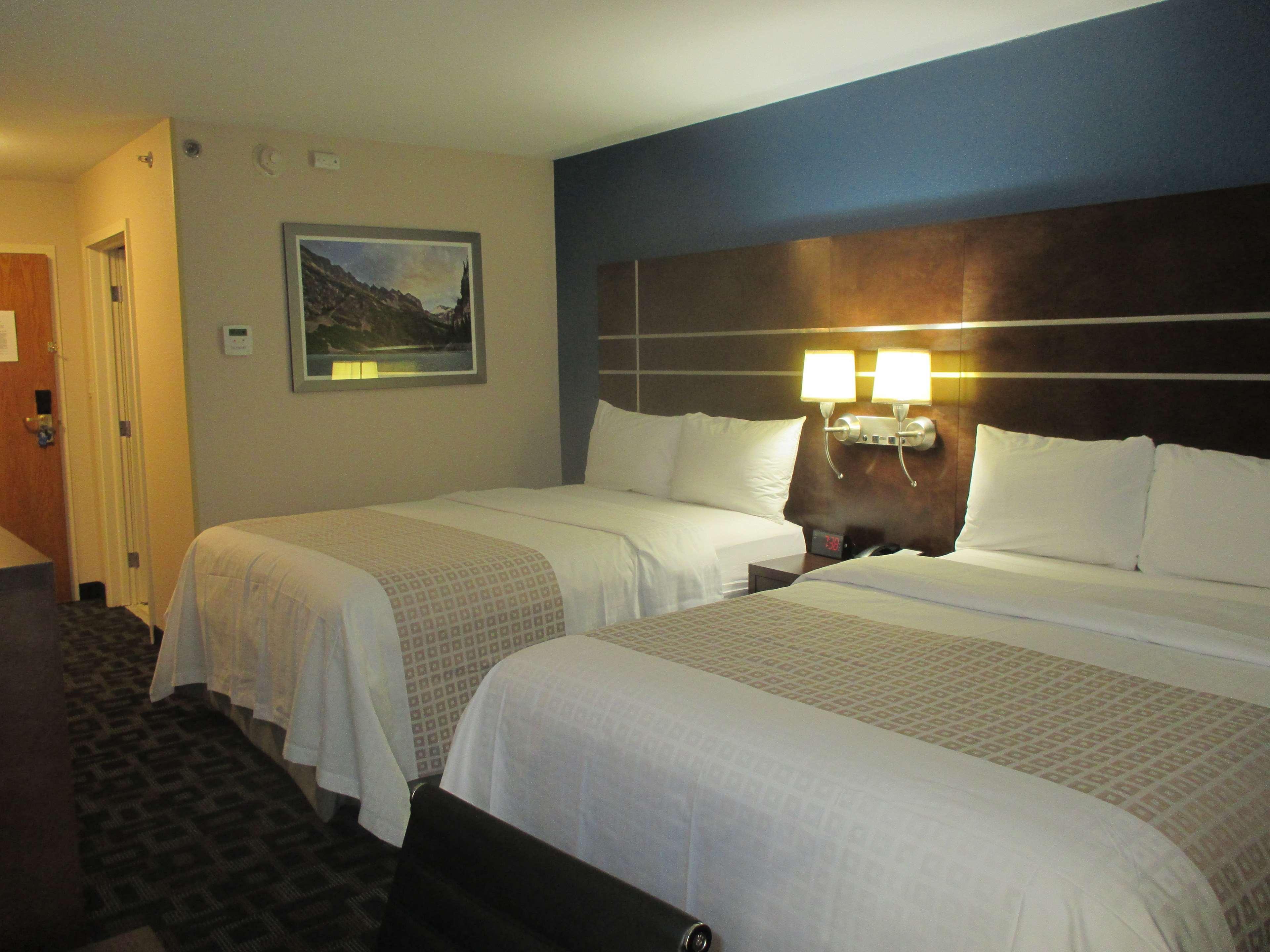 Crossroads Hotel & Event Center Fort Dodge Buitenkant foto