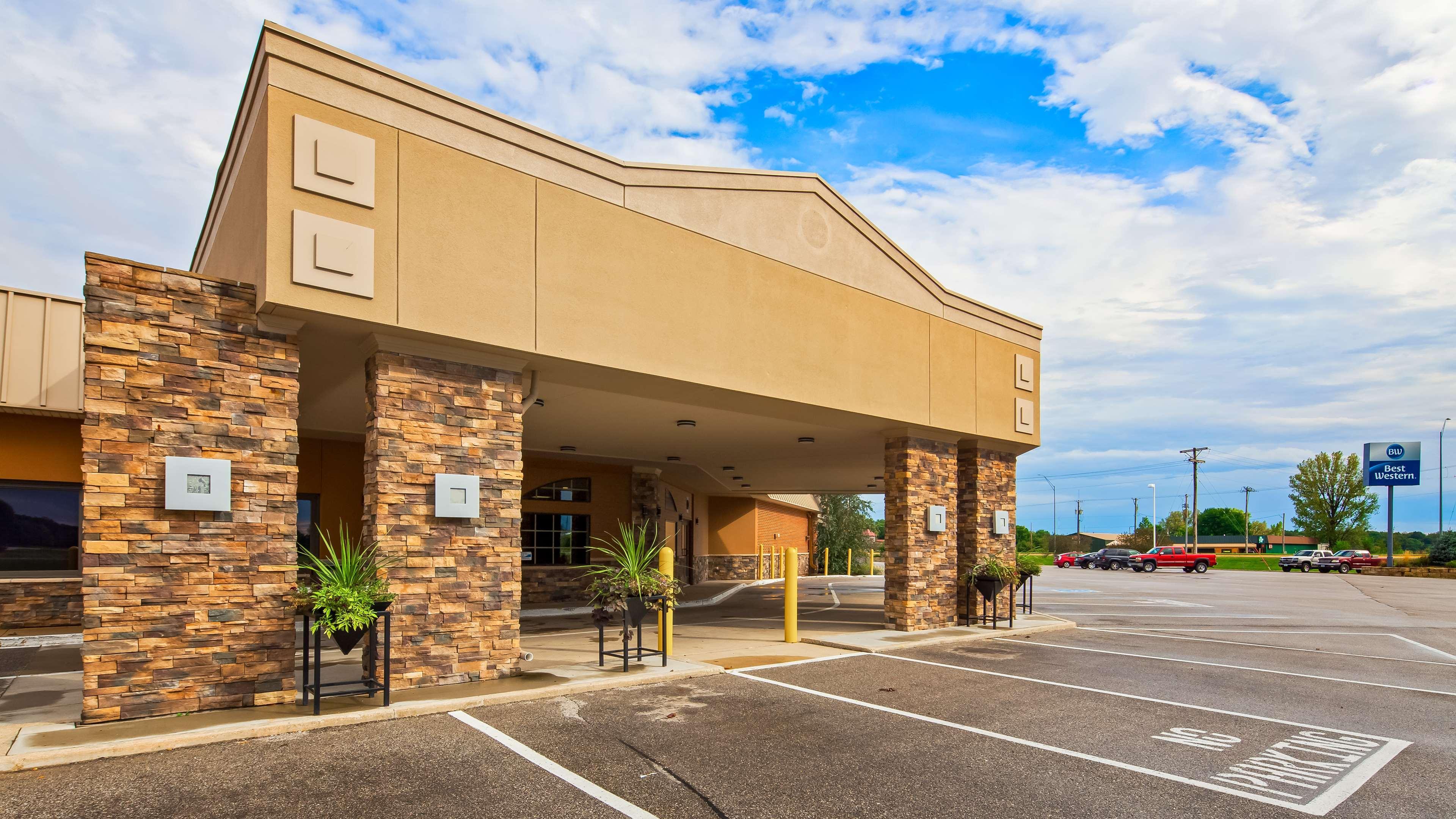Crossroads Hotel & Event Center Fort Dodge Buitenkant foto
